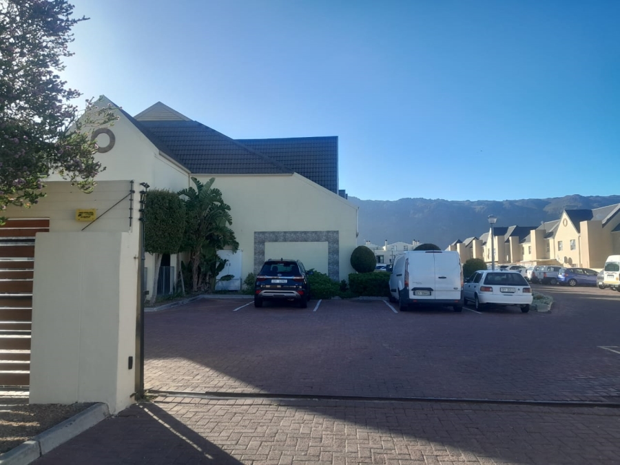 2 Bedroom Property for Sale in Whispering Pines Western Cape